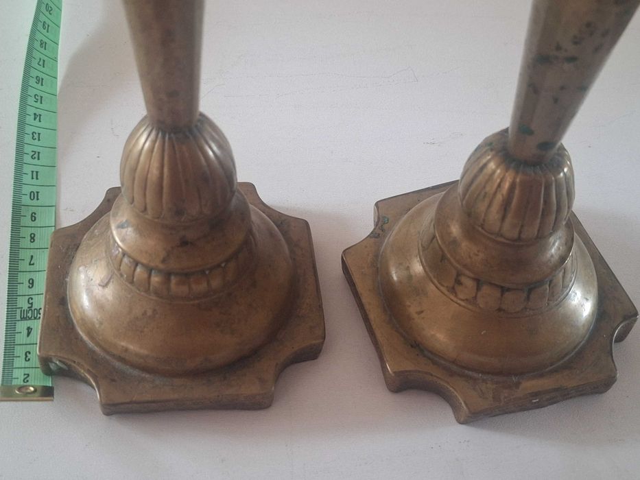 Świeczniki różnych rozmiarów