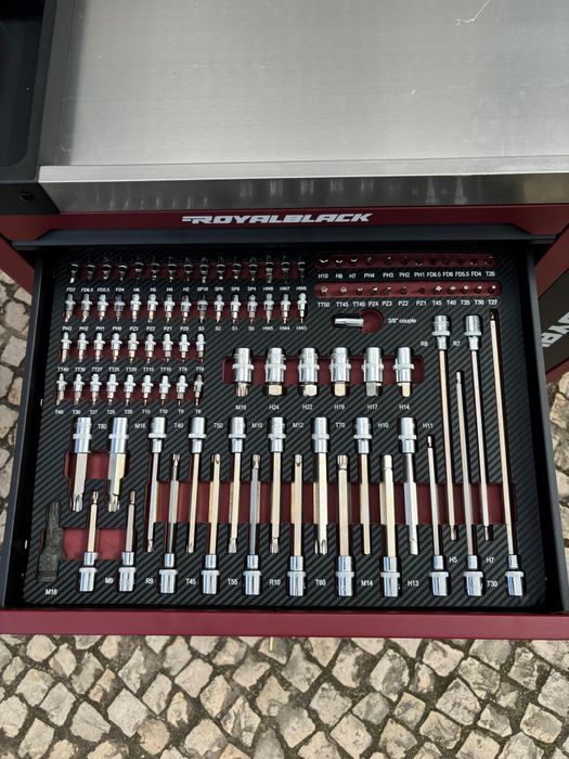 Carinho de ferramentas RoyaLBLACK alemão com 7 gavetas cheias