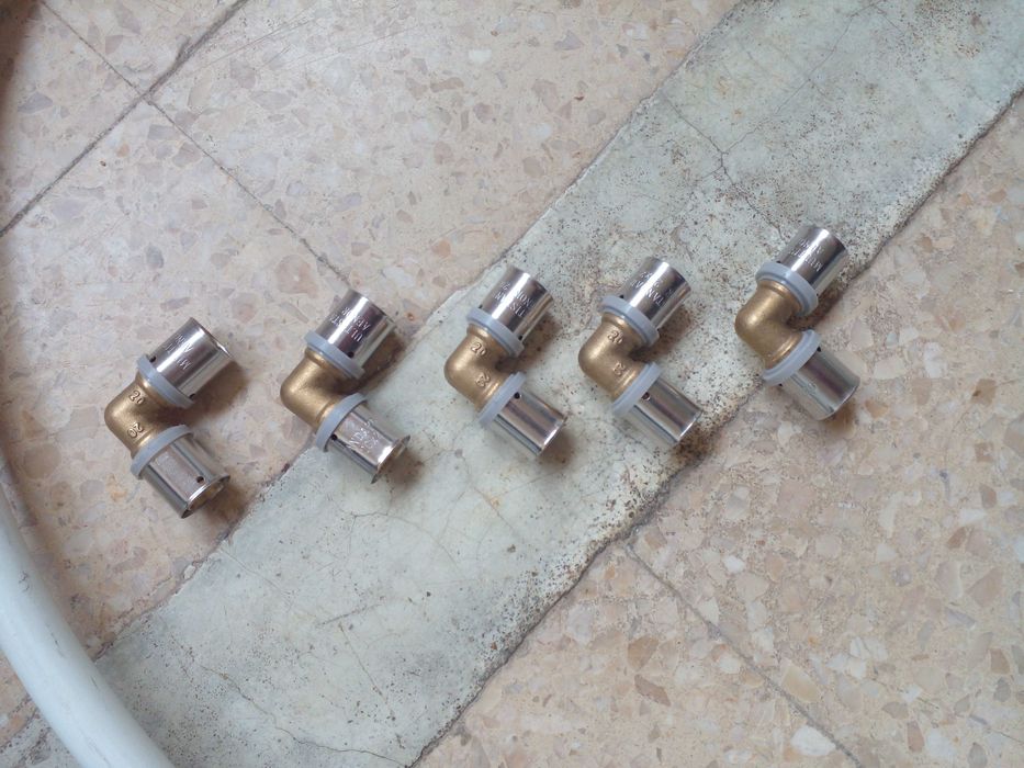 Vendo acessorios e duas pontas de multicamadaa.