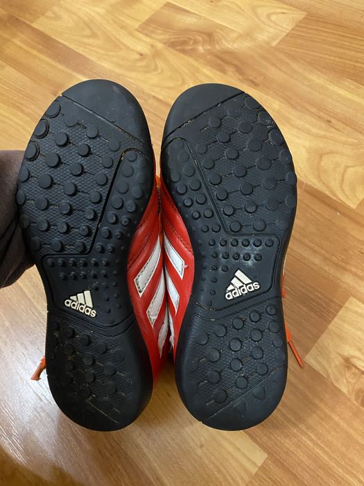 Червоні шкіряні яскраві бутси сороканіжки копачки Adidas 30,5 розмір