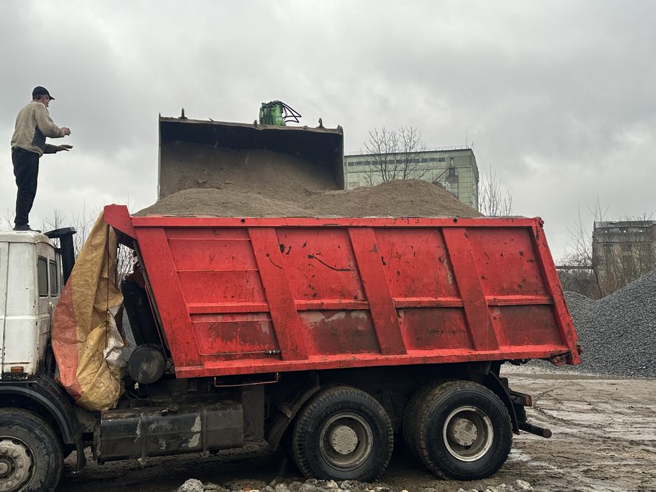 Вивіз сміття, землі, хламу. Доставка щебня, піску, буд матеріалів.
