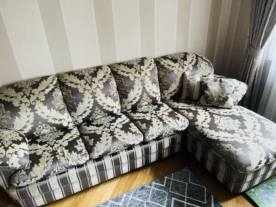 Продам розкладний б/у диван