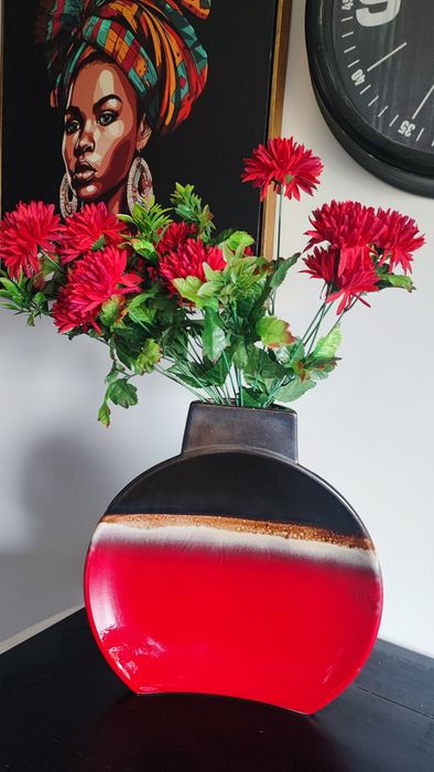 Jarra lindíssima com flores em tons de bordô excelente