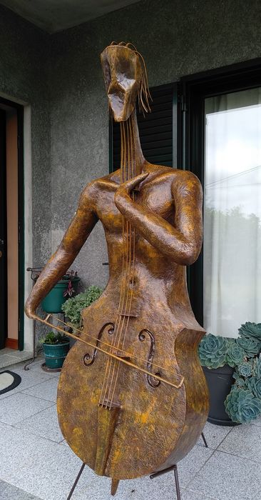 Violoncelo , escultura
