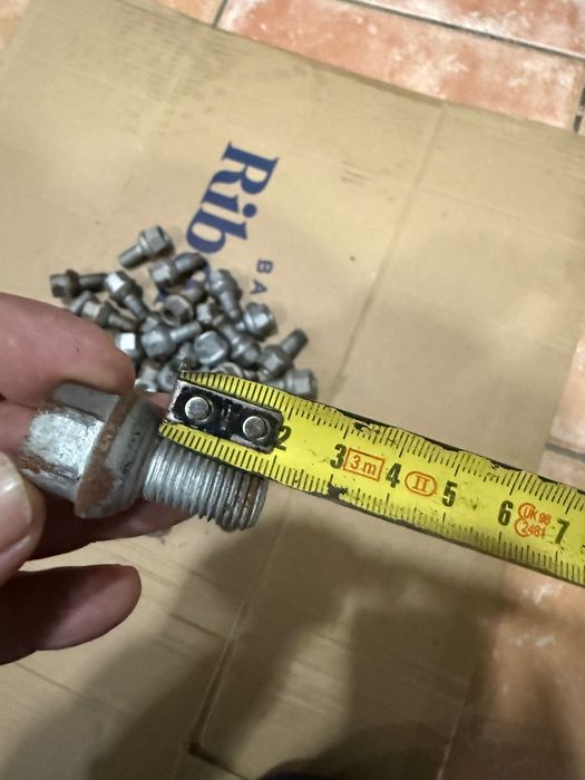 Parafuso roda mercedes M14x1.5 com colar esferico