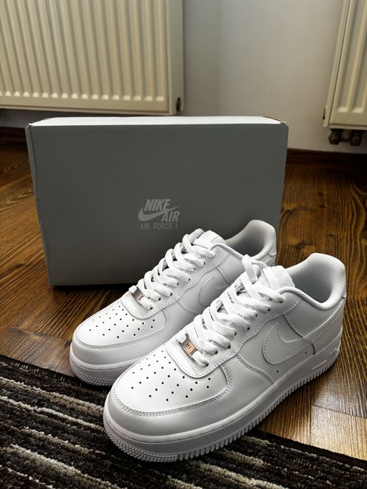 Białe Nike Air Force 1 (AF1) - Nowe - Rozm. 43