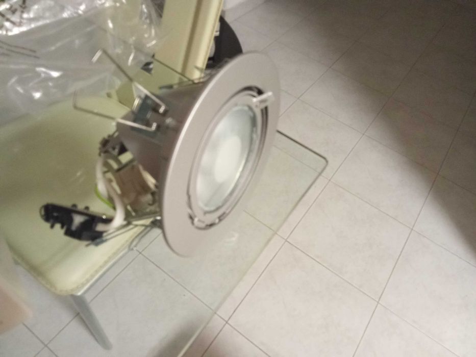 Selling 8 new adjustable recessed projectors at a good price