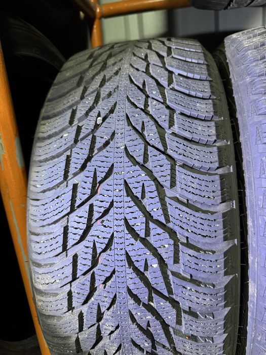 Шини зимові 225/50/17 Nokian