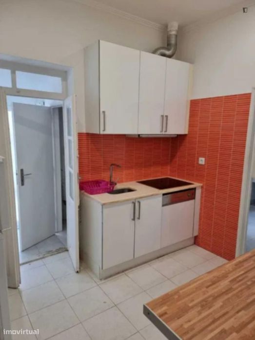 Quarto - localizado em Arroios Lisbon