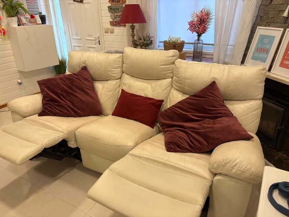 Sofá em pele e bom estado.