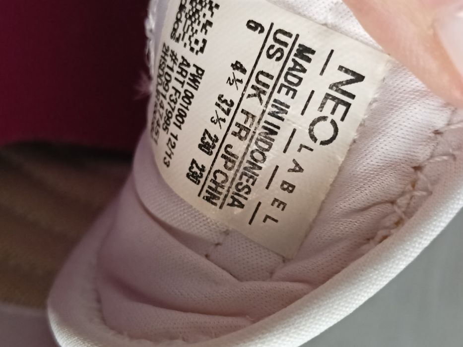 Buty damskie Adidas Neo Label rozm.37/ jedna trzecia
