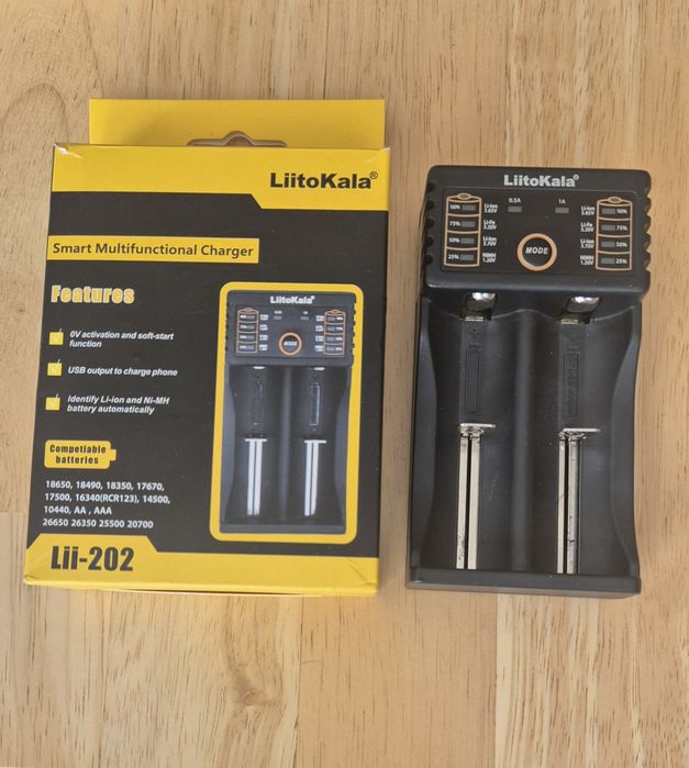 Універсальний зарядний пристрій для LiitoKala Lii-202 для 18650, AA, AAA Li-Ion EL0227