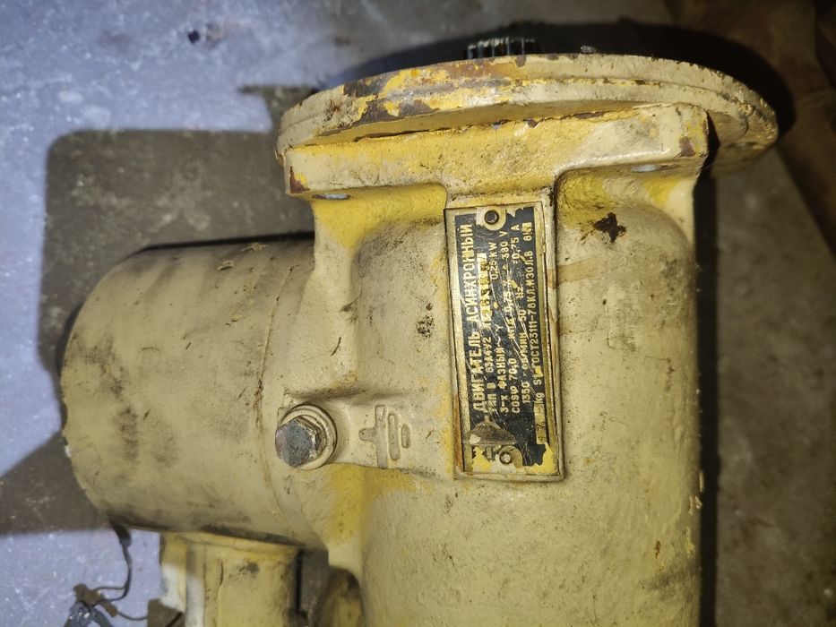 Продам двигун асинхронний з редуктором