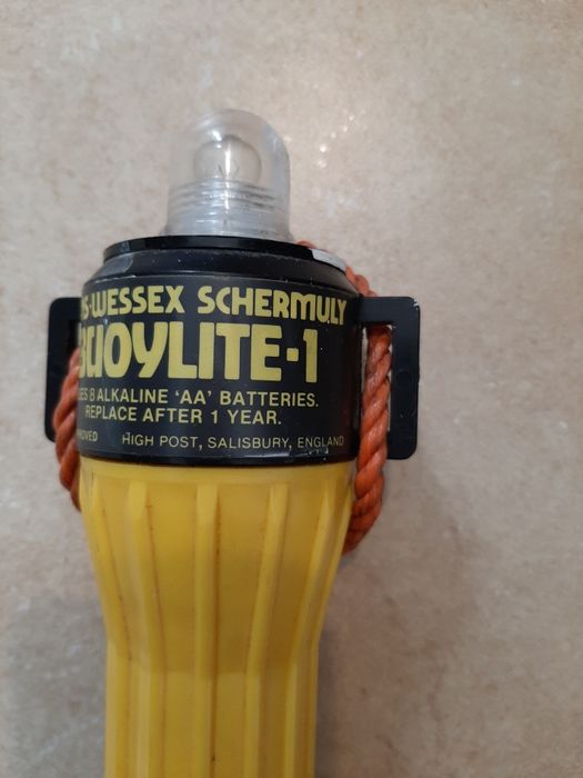 Bóia, luz de salvamento com suporte