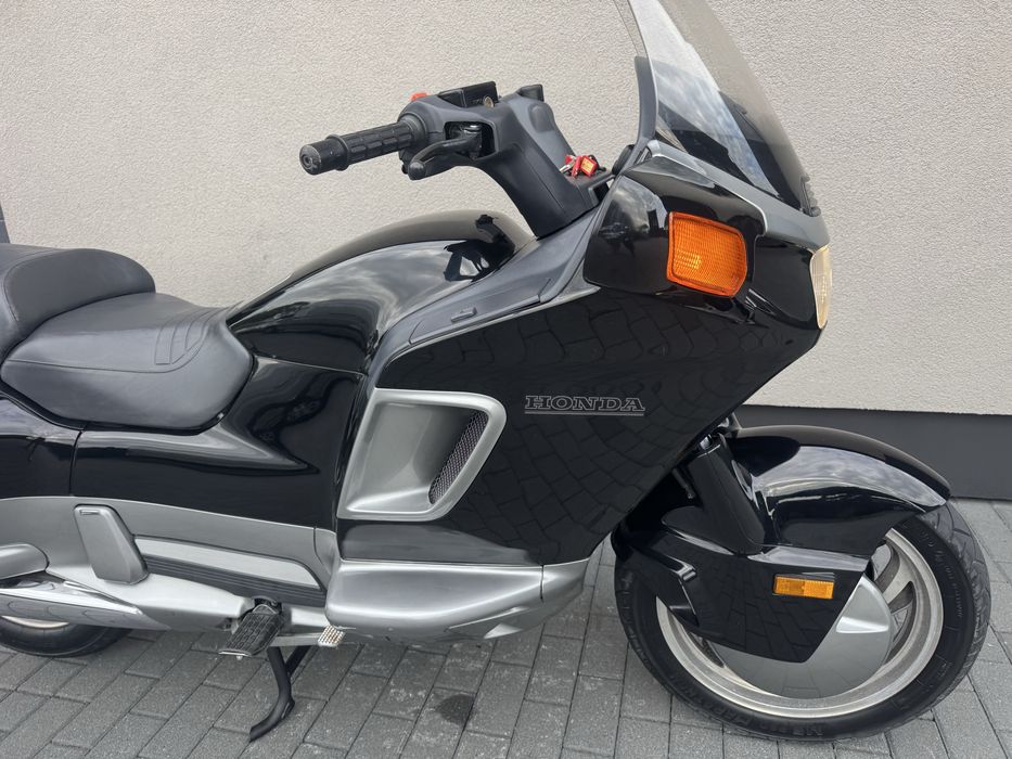 Honda PC800 Rezerwacja