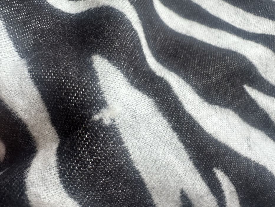 Czarno biały szalik szal zebra zeberka