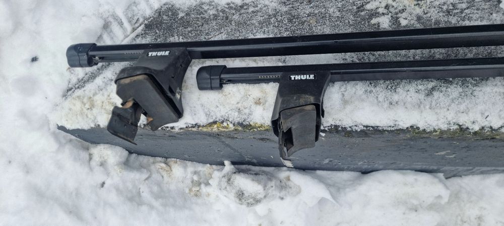 Thule Toyota Land Cruiser багажник  з лижними кріпленнями