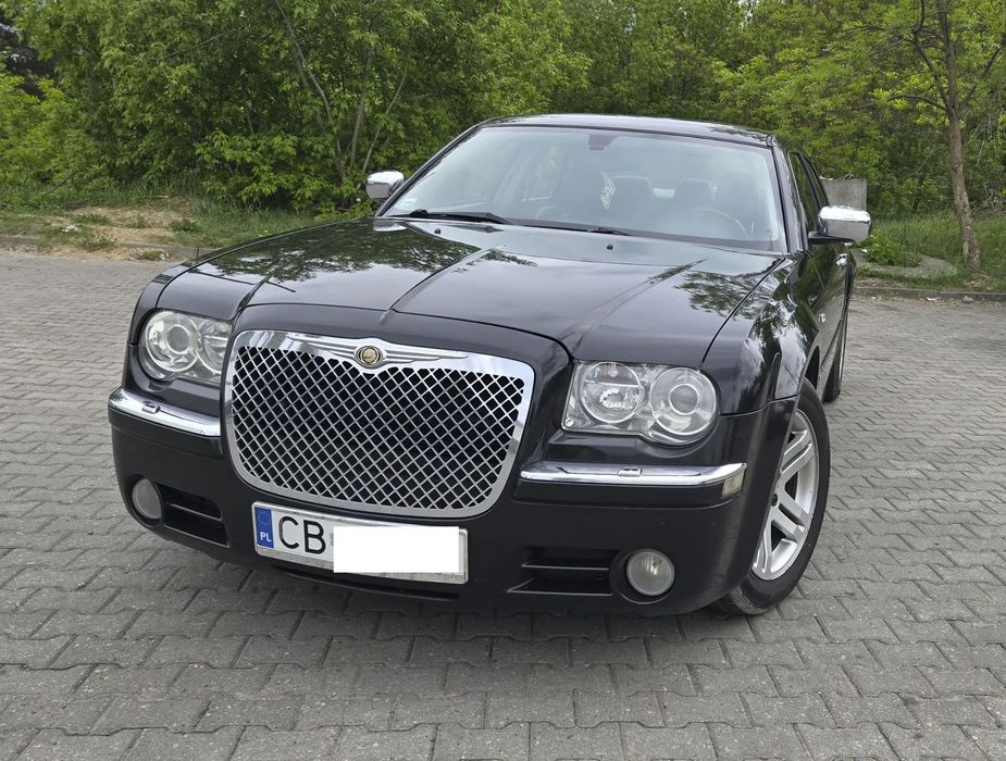 Chrysler 300C Zadbany CHRYSLER 300C 3.5L V6 2004 Bentley Style 249KM czarny skóra