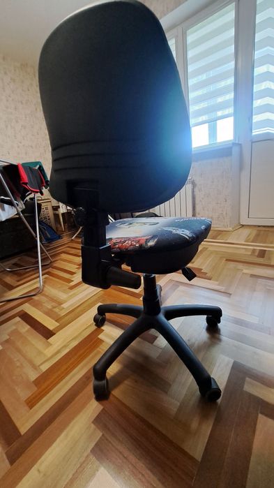 Стільчик для навчання та роботи за комп'ютером