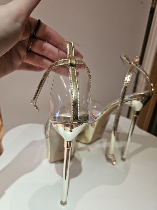 Szpilki szklanki CUDNE złote