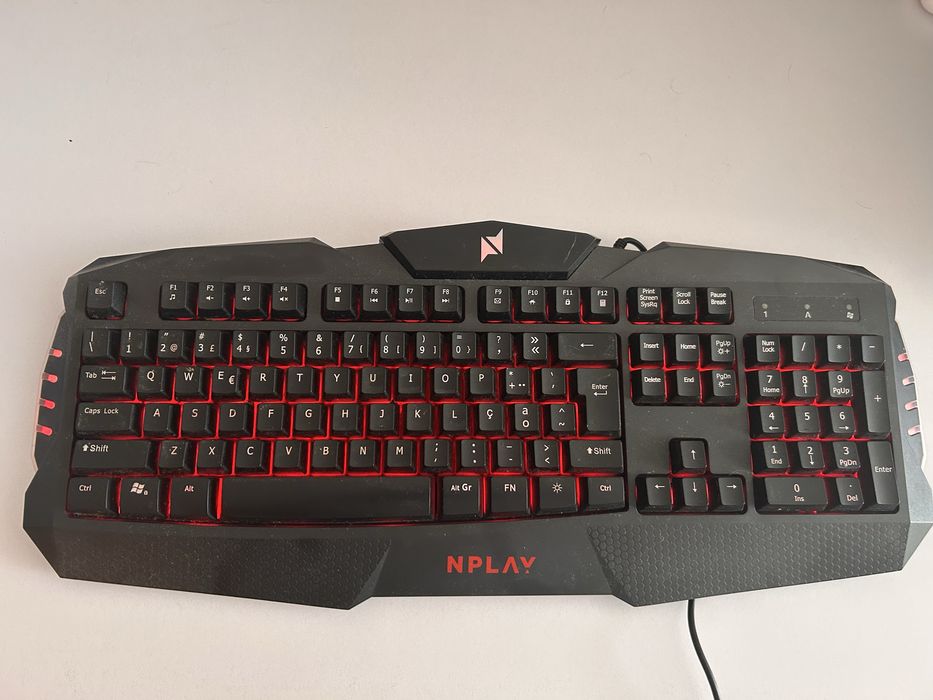 Teclado de fio usado