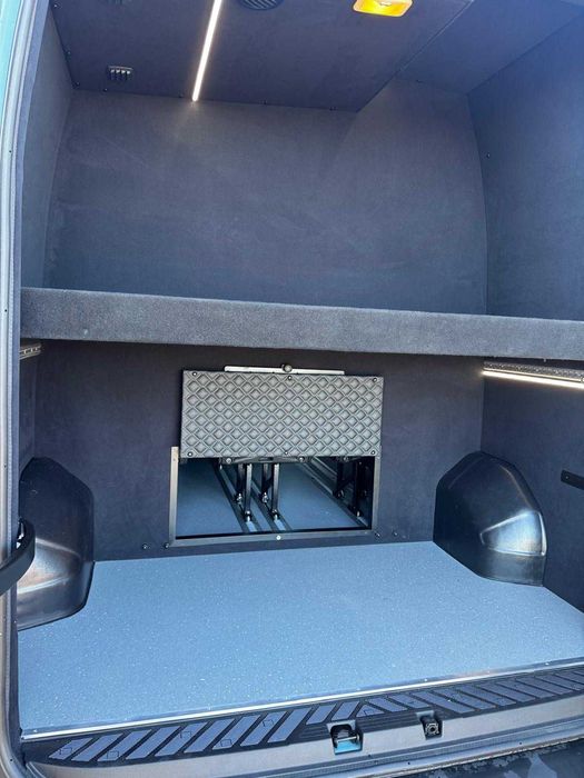 Wynajem BUS - VIP - Renault Master - 9 osób - WEBASTO - KLIMATYZACJA
