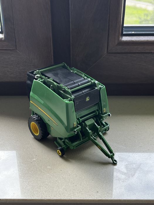 Prasa john deere 990 britains 1:32
