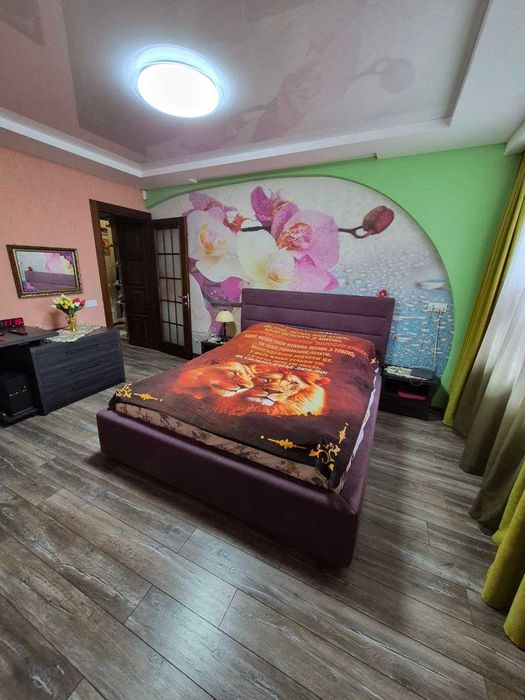 Продам 3 кімн. квартиру з КАПІТАЛЬНИМ РЕМОНТОМ. 2/9 цегл. 60000