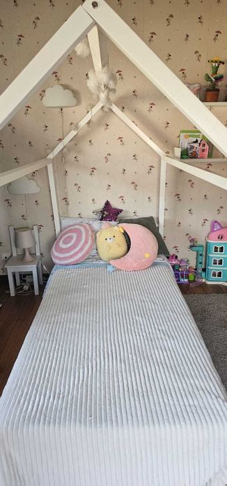 Cama de menina até aos 6/8 anos de idade.