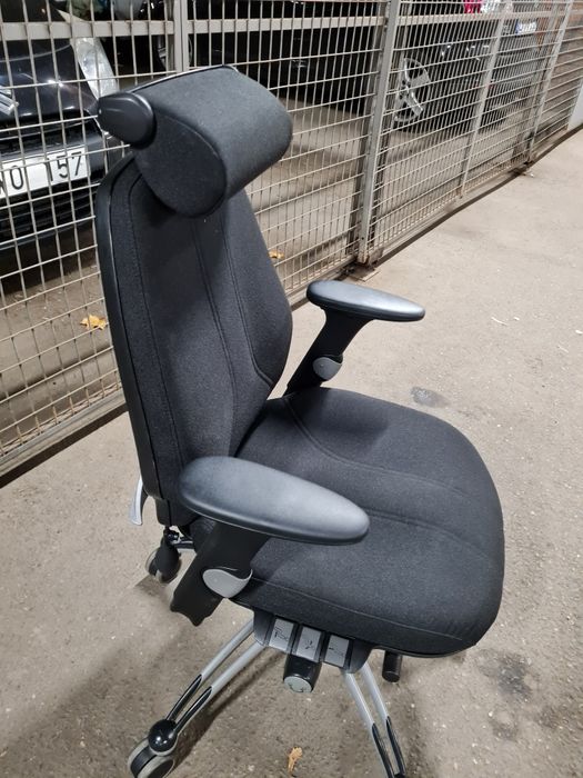 fotel biurowy na kółkach