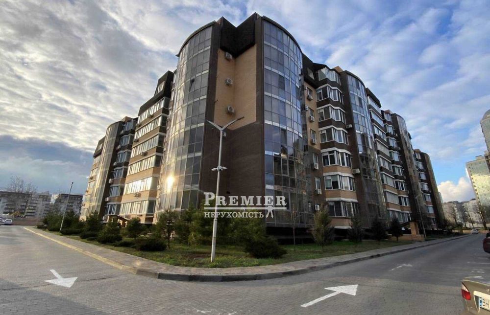 Простора 2-к квартира 86 м² в новобудові. Індивідуальне опалення!