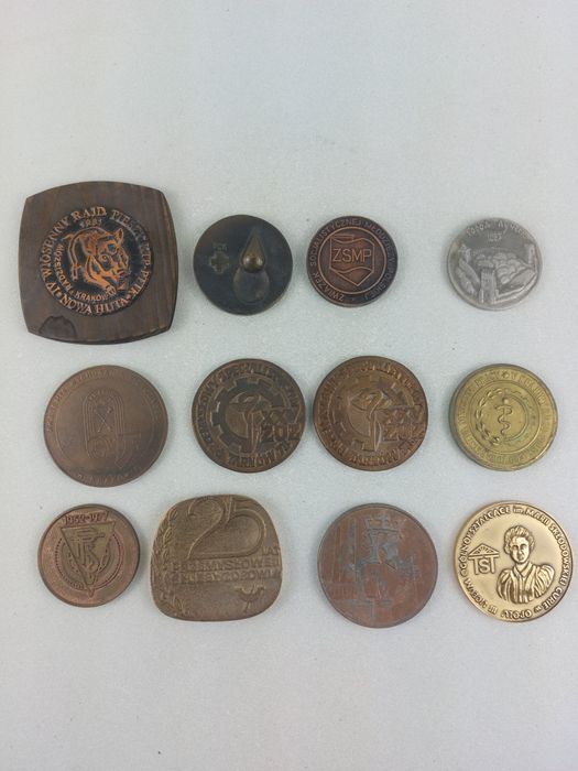 Zestaw medali pamiątkowych plakietki medale 12szt.
