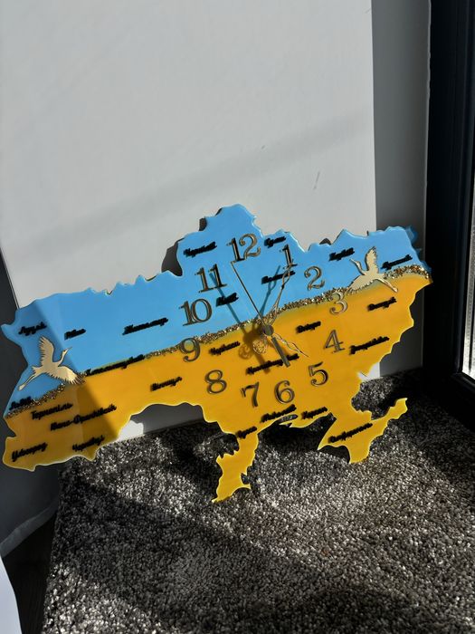 Годинник ручної роботи з епоксидної смоли  Карта України