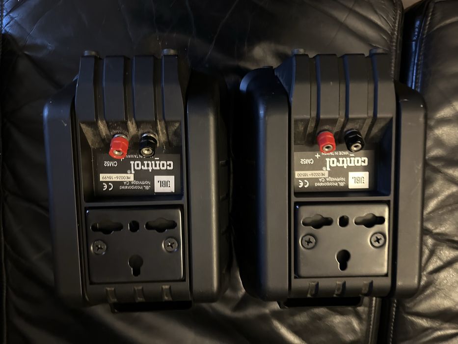 Vendo colunas JBL CM52 em bom estado