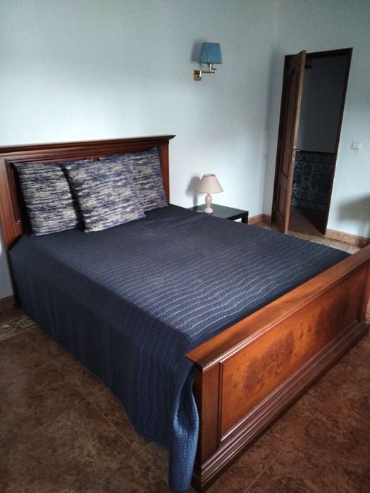 Vendo cama de estiilo s/colchão e estrado