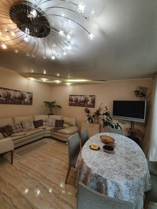 Продам коттедж  возле моря