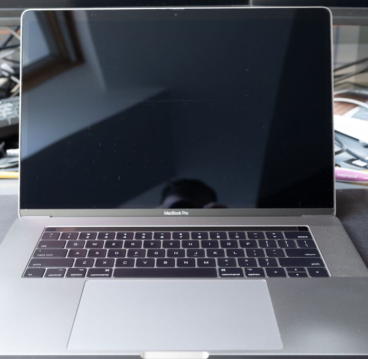Apple MacBook Pro 15" A1707 Intel i7 | 16 GB | 256 GB | RETINA