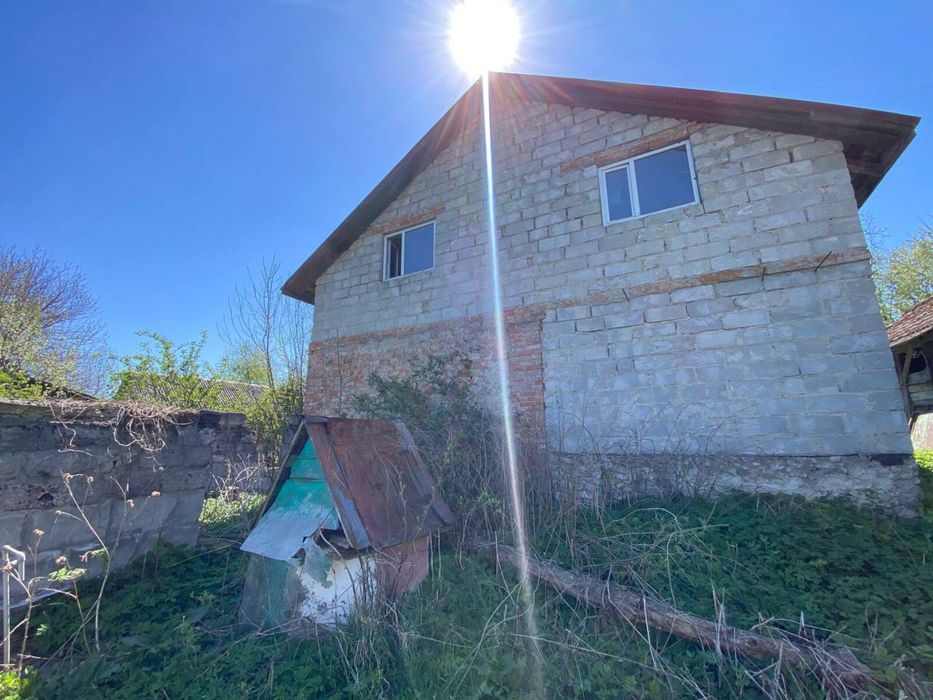 Продається земельна ділянка з будинками у м. Кременець