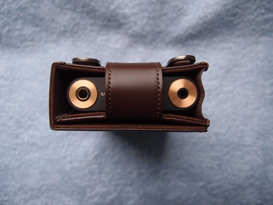 Сумка Dignis CLASSIC ONE Leather Bag для плеера Sony NW-WM1Z/WM1A