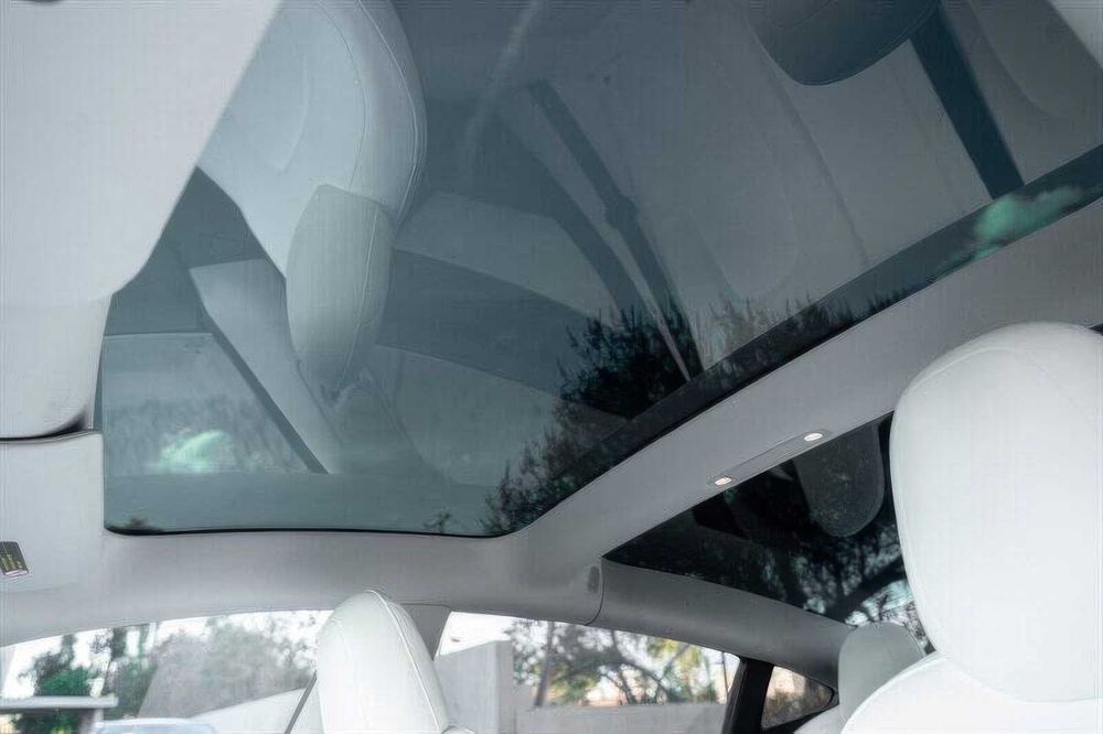 Tesla Model 3      2020