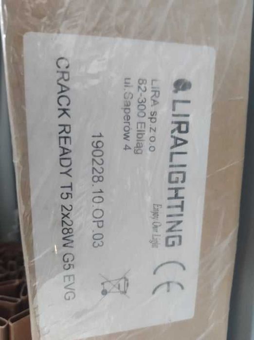 Lampa natynkowa biała Crack Ready Lira Lighting