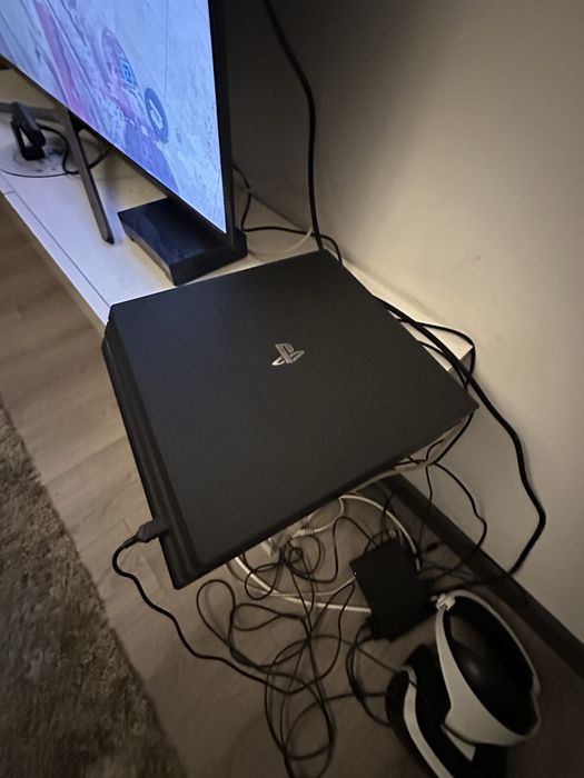 Playstastion 4 pro 1t com um comando