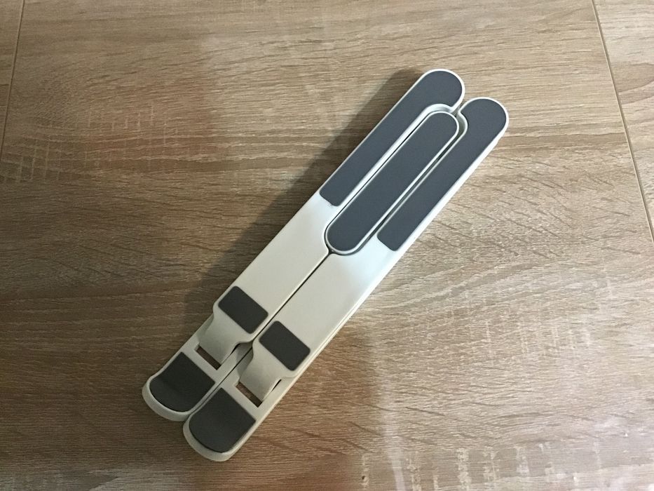 Base articulada para computador portátil