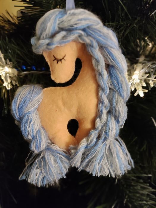 Чарівна новорічна іграшка у вигляді коня, виготовлена вручну з особлив