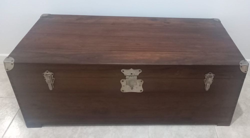 Arca em madeira/ Baú/ Arca antiga