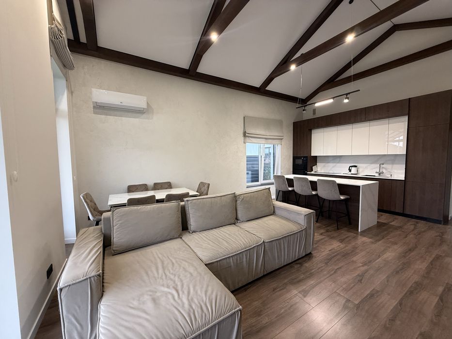 Продаж будинку з дизайнерським ремонтом та меблями у с.Боратин