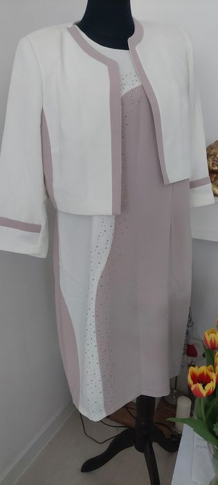 Polecam piękną sukienka na ważne uroczystosci