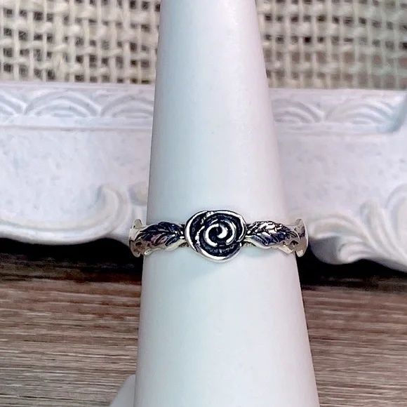 Каблучка троянда вітрів