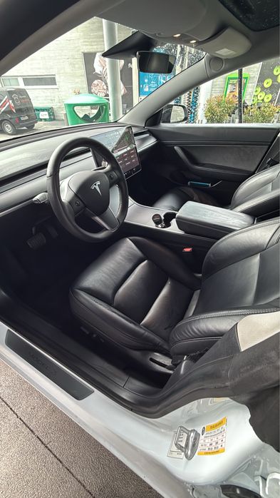 Tesla model 3 325cv