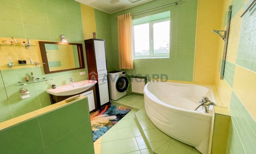 Велика простора квартира у цегляному якісному будинку ЖК Каскад